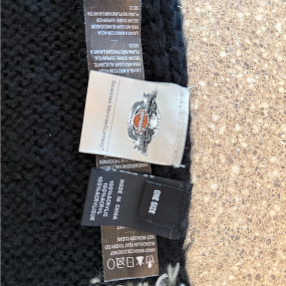 Harley-Davidson Black and Gray Knit Hat and matching scarf - Picture 8 of 16